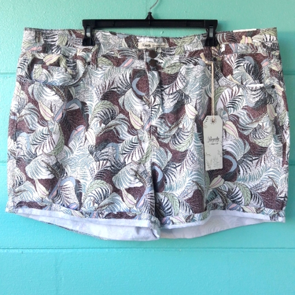 NWT "Royalty for Me" Woman's Shorts 24W